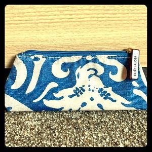 NEW Estēe Lauder Blue/White Makeup Bag